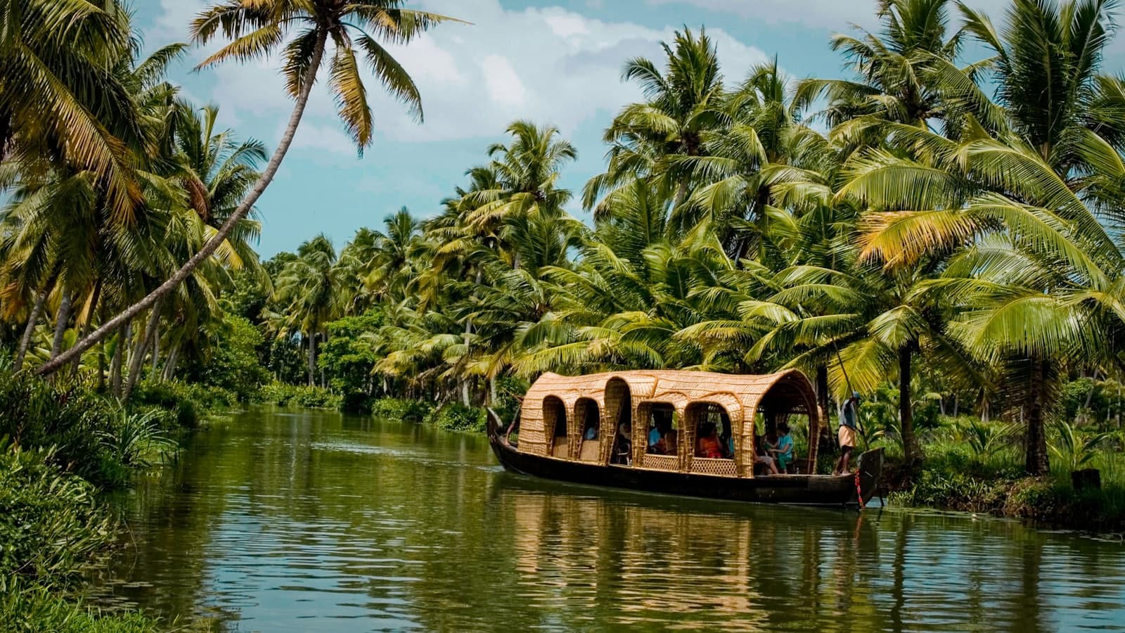 Kerala Backwaters Guide 2026: Complete Houseboat Guide, Prices & Insider Tips